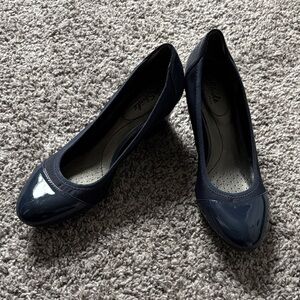 Life Stride Navy Patent Heels